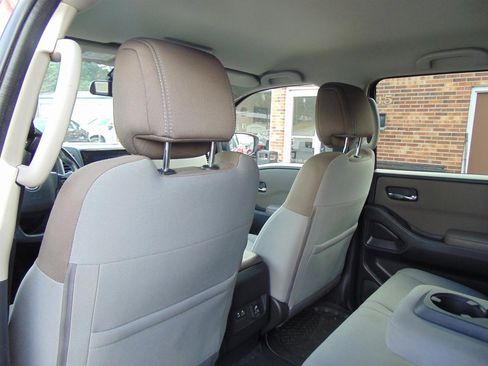 Used 2022 Nissan Frontier SV image 12