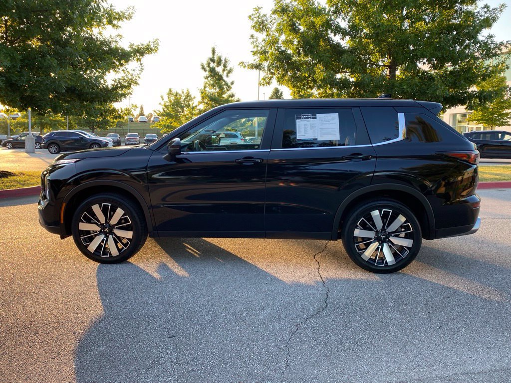 Used 2025 Mitsubishi Outlander SE AWD/4WD image 4