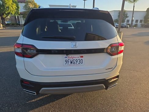 Used 2023 Honda Pilot Touring image 2