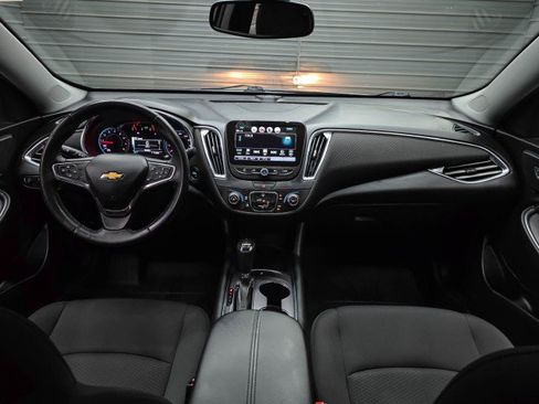 Used 2017 Chevrolet Malibu LT FWD image 12