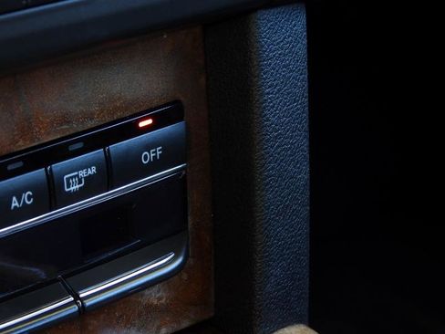 Used 2013 Mercedes-Benz E 350 Luxury image 58