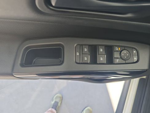 Used 2024 Nissan Pathfinder SV image 15