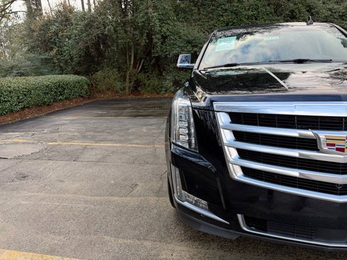 Used 2017 Cadillac Escalade Premium Luxury image 14