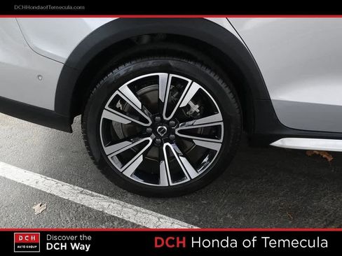Used 2024 Volvo V60 B5 Cross Country Ultimate image 25