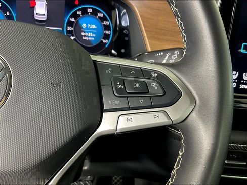 Used 2024 Volkswagen Atlas SE image 28