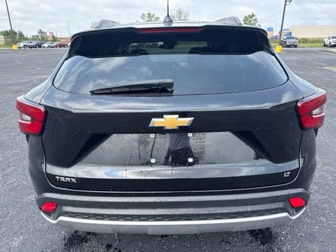 Used 2025 Chevrolet Trax LT FWD image 5