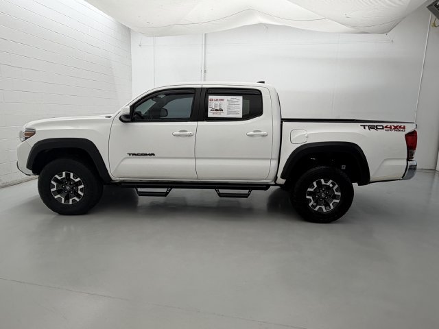 Used 2017 Toyota Tacoma TRD Off-Road w/ Tow Package (A/T) AWD/4WD image 10