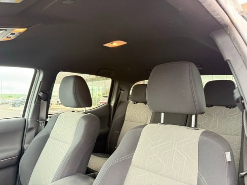 Used 2021 Toyota Tacoma TRD Sport w/ Technology Package image 21