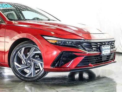 Used 2024 Hyundai Elantra Limited FWD image 3