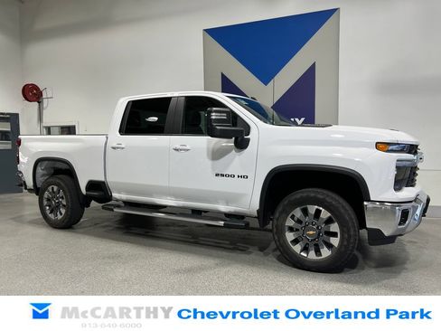 Used 2025 Chevrolet Silverado 2500 LT w/ Convenience Package AWD/4WD image 3