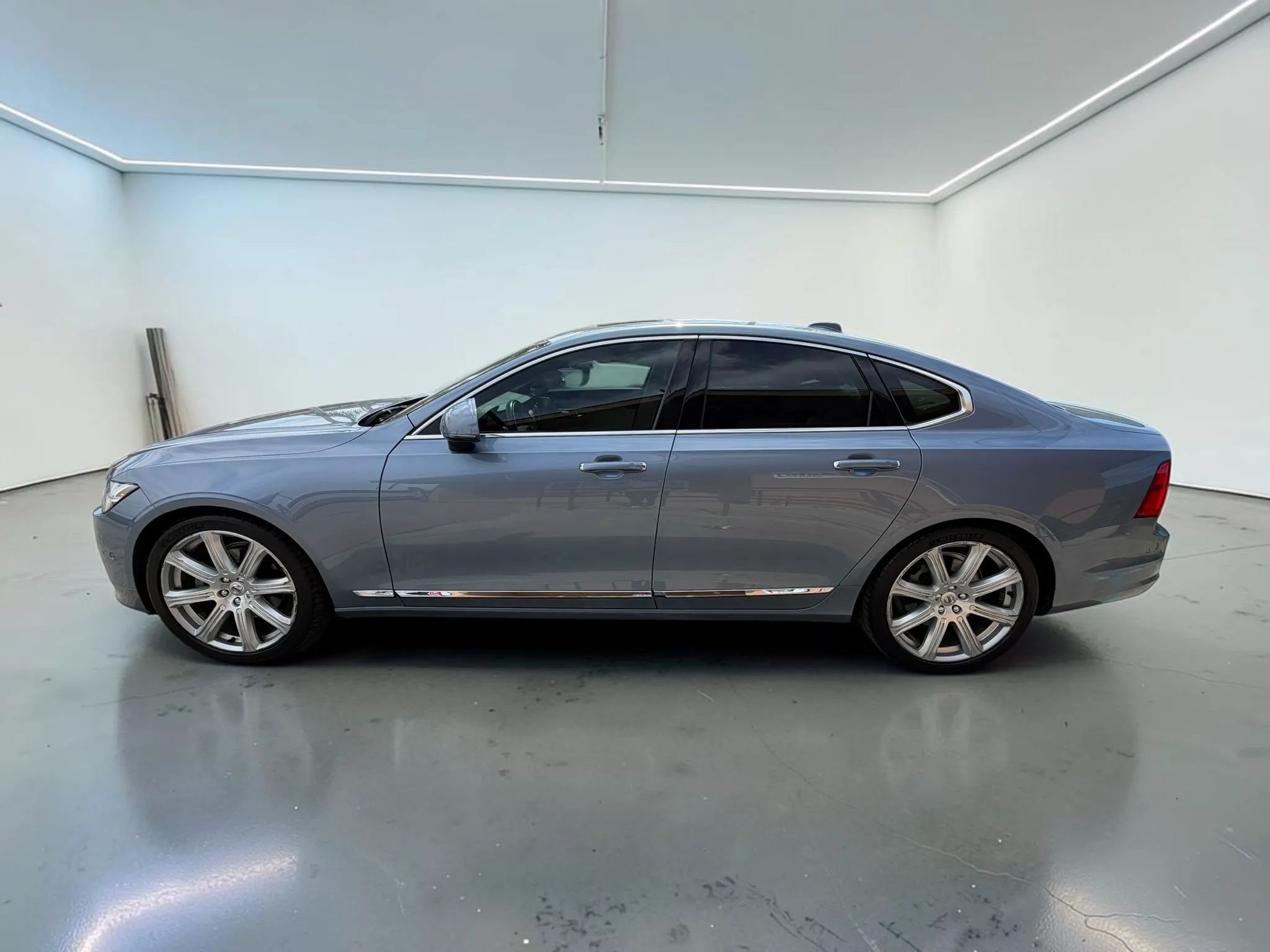 Used 2017 Volvo S90 T5 Inscription w/ Vision Package FWD image 7