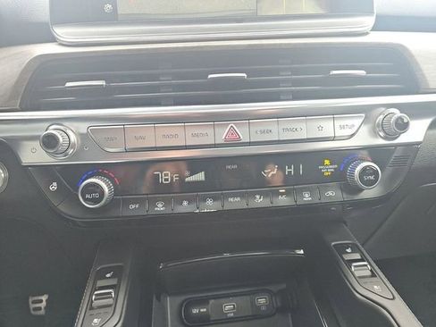 Used 2022 Kia Telluride SX w/ SX Prestige Package image 31