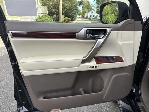 Used 2013 Lexus GX 460 image 32