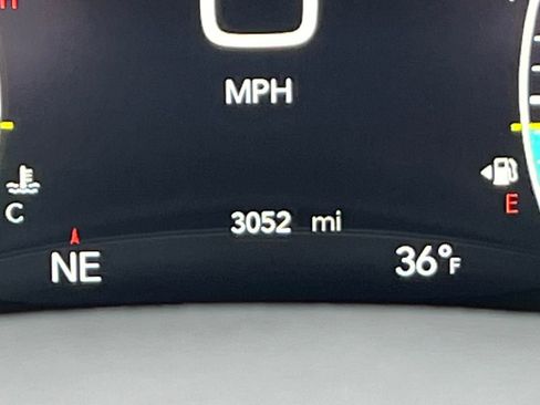 Used 2026 Chrysler Pacifica Select image 7