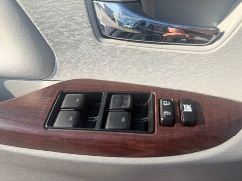 Used 2012 Toyota Sienna XLE FWD image 24