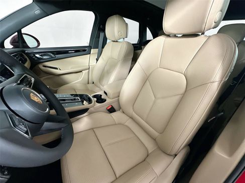 Certified 2026 Porsche Macan AWD/4WD image 5