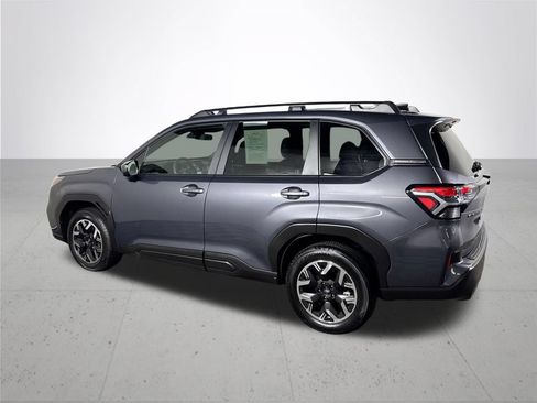 Certified 2025 Subaru Forester Premium AWD/4WD image 9
