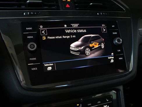 Used 2024 Volkswagen Tiguan SE R-Line image 10