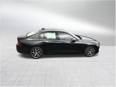 Used 2019 Volvo S60 T5 Momentum w/ Premium Package FWD image 20