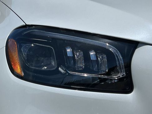 Used 2025 Mercedes-Benz GLS 580 GLS 580 image 10