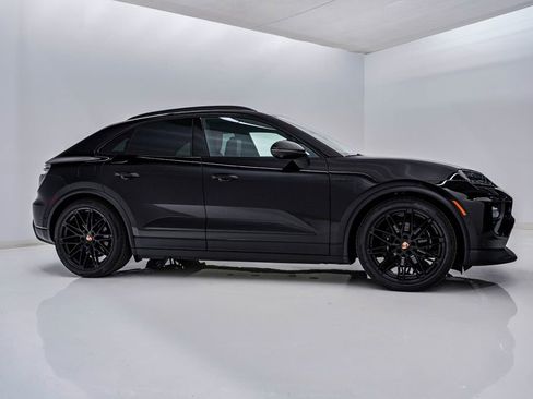 New 2026 Porsche Macan 4 Electric AWD/4WD image 9