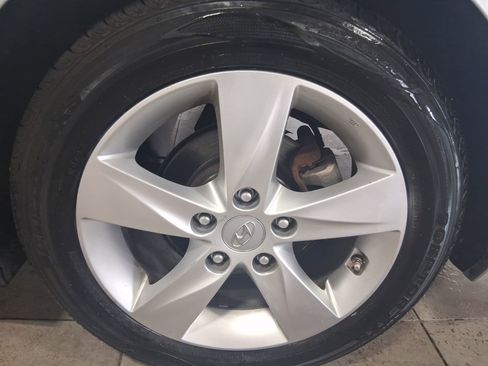 Used 2011 Hyundai Elantra GLS w/ Preferred Equipment Pkg 3 FWD image 9