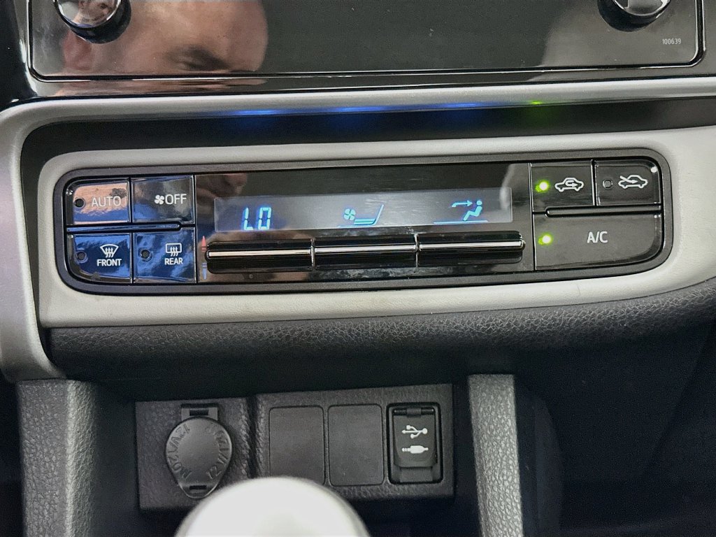 Used 2018 Toyota Corolla LE FWD image 18