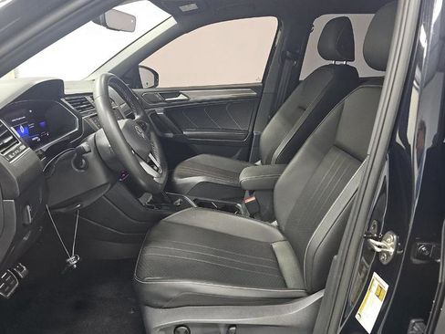 Used 2023 Volkswagen Tiguan SE R-Line image 3