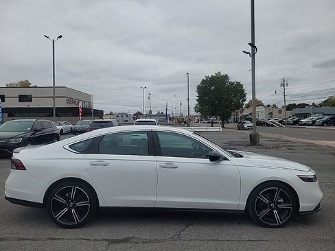 Used 2024 Honda Accord Sport image 6