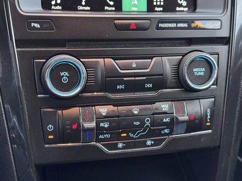 Used 2018 Ford Explorer XLT w/ Equipment Group 202A image 26