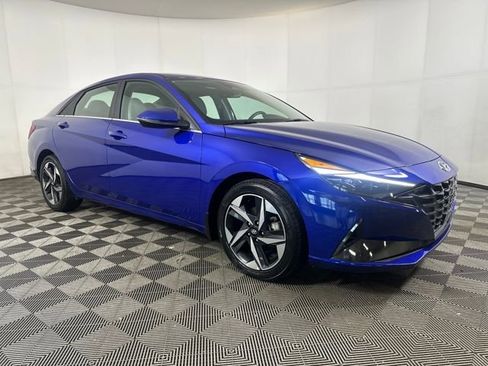 Used 2023 Hyundai Elantra Limited image 2