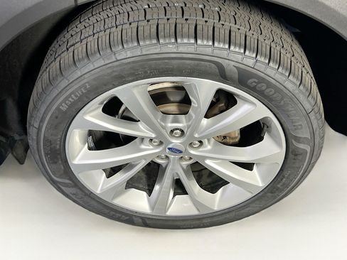 Used 2021 Ford Explorer Platinum w/ Equipment Group 601A AWD/4WD image 34