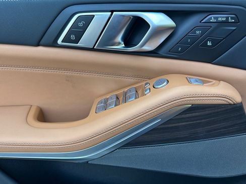 Certified 2025 BMW X7 xDrive40i w/ M Sport Package image 8