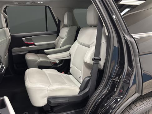 Used 2025 Ford Expedition Platinum AWD/4WD image 23