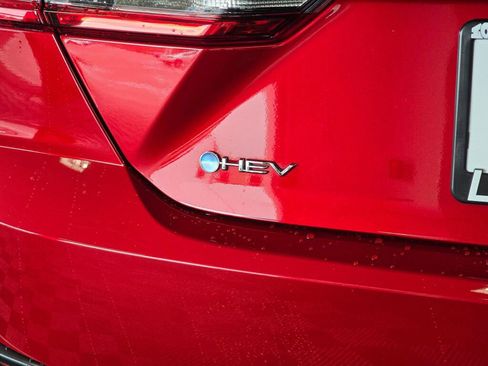 Used 2025 Toyota Camry SE image 13