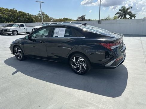 Used 2025 Hyundai Elantra SEL image 35