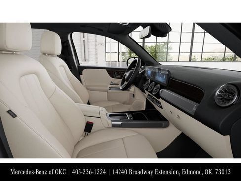 Used 2026 Mercedes-Benz GLB 250 image 4