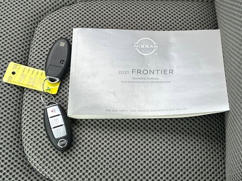 Used 2021 Nissan Frontier SV image 26