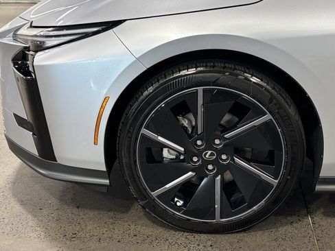 New 2026 Lexus ES 500e AWD/4WD image 13