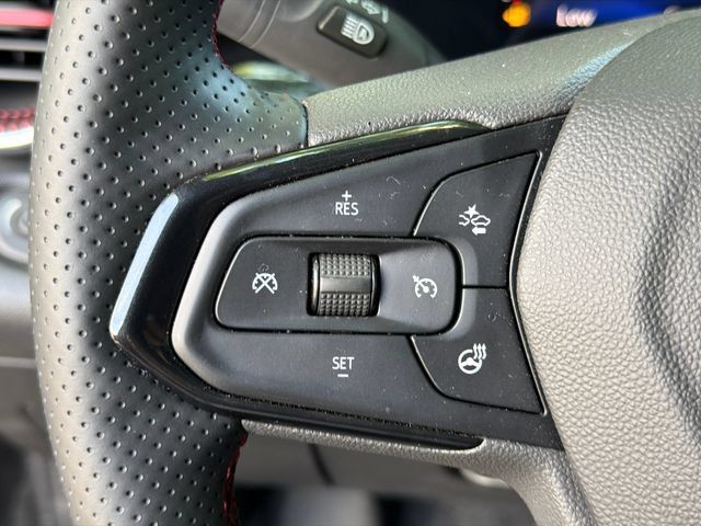Used 2025 Chevrolet Trax RS w/ Sunroof Package FWD image 24