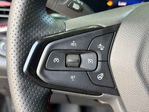 Used 2025 Chevrolet Trax RS w/ Sunroof Package FWD image 24