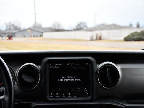 Used 2021 Jeep Wrangler Unlimited Sport image 25