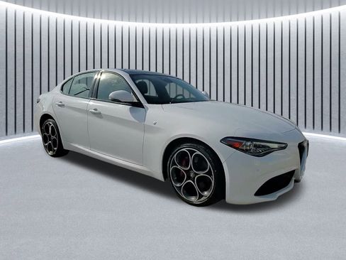 Used 2022 Alfa Romeo Giulia Ti w/ Active Assist Plus Package image 2