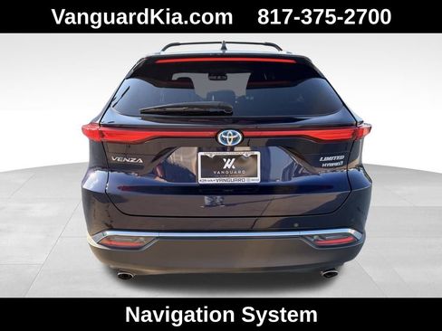 Used 2022 Toyota Venza Limited image 3