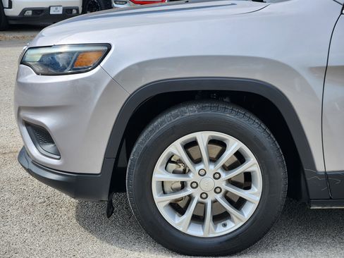 Used 2019 Jeep Cherokee Latitude w/ Popular Appearance Group image 24