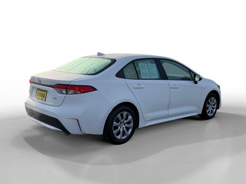 Used 2022 Toyota Corolla LE image 5