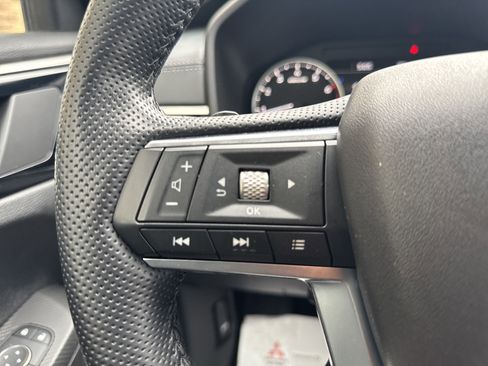 Used 2022 Mitsubishi Outlander SE image 19