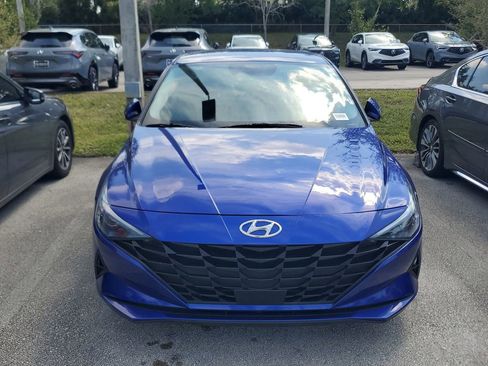 Used 2023 Hyundai Elantra SEL w/ Convenience Package image 2