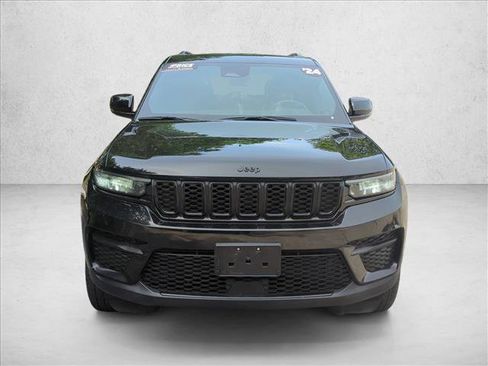 Used 2024 Jeep Grand Cherokee Altitude AWD/4WD image 2
