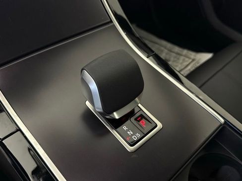 New 2026 Land Rover Range Rover Velar Dynamic SE image 18